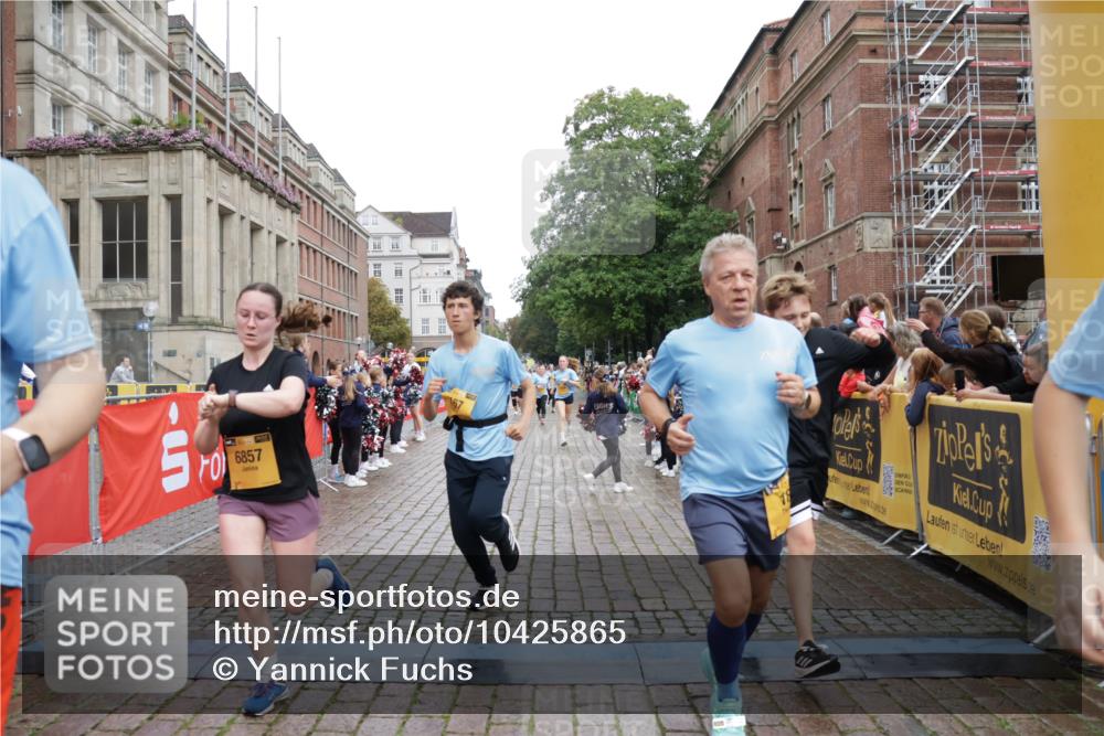 13.09.2026 - Kiel Lauf Yannick Fuchs http://msf.ph/oto/10425865 13.09.2026 09:46:25 Ziel 167, 181, 442, 3361, 3954, 5955, 6857, 9832, 10117, 10913, 11316, 11859, 11861, 12495, 12621, 557, 1415, 1418, 2127, 2482, 3052, 3142, 3301, 3954, 4909, 4910, 4918, 5234, 5757, 5829, 5855, 5955, 6732, 7015, 7308, 7911, 7924, 8125, 8244, 8611, 8859, 10036, 10203, 10685, 10719, 10898, 11076, 11078, 12374, 12841, 288, 2527, 3033, 3035, 4906, 6048, 6355, 6577, 7439, 7675, 7754, 8887, 8929, 8994, 10177, 10946, 12173, 12552, 557, 2127, 2788, 3142, 3301, 3974, 5757 meine-sportfotos.de