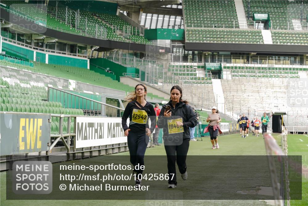 13.09.2026 - 21. swb-Marathon Bremen Michael Burmester http://msf.ph/oto/10425867 13.09.2026 10:48:31 Laufen im Stadion 10264, 10292, 10349, 10407, 10413, 10440, 10732, 10754, 10789, 10925, 11104, 11254, 11262, 11423, 11443, 11541, 11663, 11698, 11851, 11942, 11980, 12083, 12157, 12340, 12444, 12471, 12472, 12542, 12561, 10137, 10176, 10191, 10192, 10194, 10202, 10242, 10295, 10344, 10430, 10472, 10524, 10568, 10600, 10629, 10651, 10679, 10713, 10756, 10779, 10882, 10979, 10997, 10999, 11081, 11200, 11233, 11307, 11309, 11355, 11367, 11709, 11821, 12089, 12153, 12177, 12178 meine-sportfotos.de