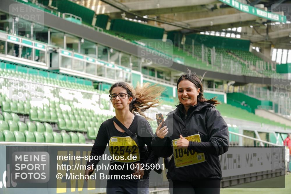 13.09.2026 - 21. swb-Marathon Bremen Michael Burmester http://msf.ph/oto/10425901 13.09.2026 10:48:34 Laufen im Stadion 10264, 10292, 10407, 10413, 10440, 10732, 10754, 10789, 10925, 11104, 11254, 11262, 11423, 11443, 11541, 11663, 11698, 11851, 11942, 11980, 12083, 12157, 12340, 12444, 12471, 12472, 12542, 12561, 10137, 10176, 10191, 10192, 10194, 10202, 10242, 10295, 10344, 10430, 10472, 10524, 10568, 10600, 10629, 10651, 10679, 10713, 10779, 10979, 10997, 10999, 11081, 11200, 11233, 11307, 11309, 11355, 11367, 11709, 11821, 12089, 12153, 12177, 12178 meine-sportfotos.de