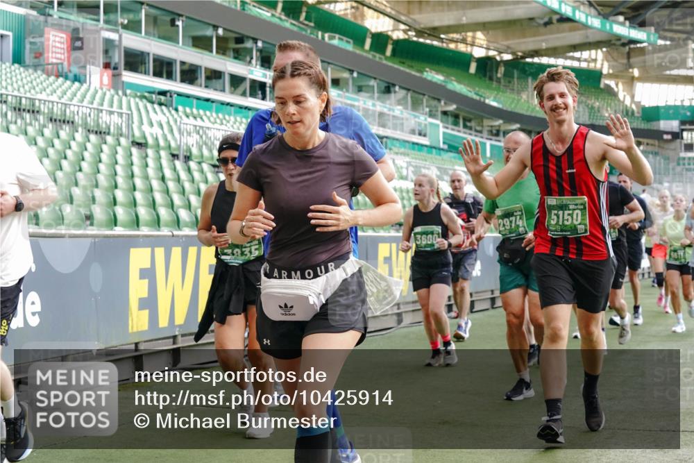 13.09.2026 - 21. swb-Marathon Bremen Michael Burmester http://msf.ph/oto/10425914 13.09.2026 13:24:53 Laufen im Stadion 137, 182, 213, 294, 324, 434, 505, 543, 548, 721, 723, 739, 743, 752, 815, 818, 966, 1273, 1410, 1443, 1459, 1463, 1471, 1491, 1504, 1515, 1561, 1597, 1598, 1830, 1944, 1953, 2058, 2059, 2095, 2211, 2252, 2267, 2271, 2286, 2308, 2312, 2323, 2354, 2445, 2465, 2483, 2495, 2497, 2503, 2506, 2554, 2571, 2591, 2644, 2752, 2762, 2768, 2776, 2833, 2878, 2896, 2936, 2968, 2981, 3005, 3142, 3211, 3259, 3282, 3288, 3289, 3292, 3298, 3306, 3312, 3329, 3364, 3381, 3390, 3395, 3770 meine-sportfotos.de