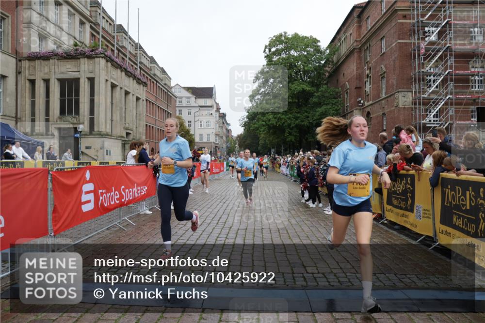 13.09.2026 - Kiel Lauf Yannick Fuchs http://msf.ph/oto/10425922 13.09.2026 09:46:29 Ziel 167, 181, 3361, 6355, 6577, 6857, 7439, 9832, 10177, 10913, 10946, 11316, 11859, 11861, 12173, 12495, 12621, 442, 1415, 1418, 2482, 3052, 3954, 4909, 4910, 4918, 5234, 5829, 5855, 5955, 6732, 7015, 7308, 7911, 7924, 8125, 8244, 8611, 8859, 10117, 10203, 10685, 10719, 10898, 11076, 11078, 12841, 288, 2527, 3033, 3035, 3808, 4087, 4906, 6048, 6638, 7190, 7213, 7446, 7675, 7754, 8409, 8887, 8929, 8994, 12552, 12725, 557, 1418, 2127, 3142, 3301, 5757, 5829, 7911, 7924 meine-sportfotos.de