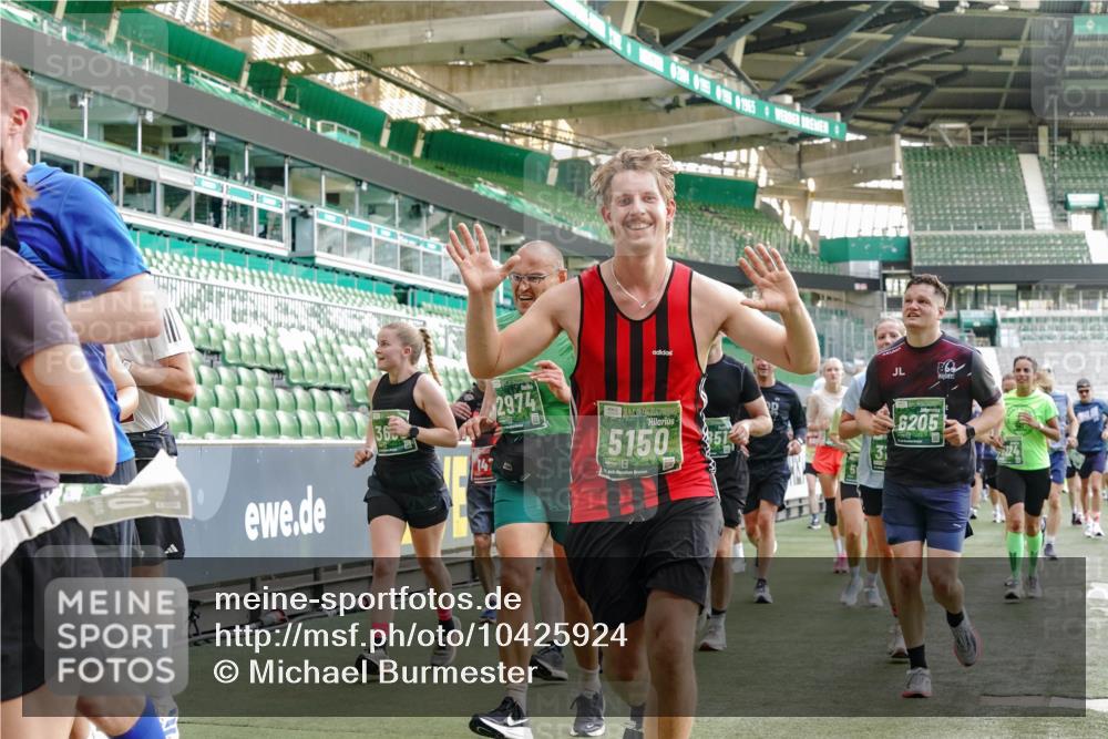 13.09.2026 - 21. swb-Marathon Bremen Michael Burmester http://msf.ph/oto/10425924 13.09.2026 13:24:53 Laufen im Stadion 137, 182, 213, 294, 324, 434, 505, 543, 548, 721, 723, 739, 743, 752, 815, 818, 966, 1273, 1410, 1443, 1459, 1463, 1471, 1491, 1504, 1515, 1561, 1597, 1598, 1830, 1944, 1953, 2058, 2059, 2095, 2211, 2252, 2267, 2271, 2286, 2308, 2312, 2323, 2354, 2445, 2465, 2483, 2495, 2497, 2503, 2506, 2554, 2571, 2591, 2644, 2752, 2762, 2768, 2776, 2833, 2878, 2896, 2936, 2968, 2981, 3005, 3142, 3211, 3259, 3282, 3288, 3289, 3292, 3298, 3306, 3312, 3329, 3364, 3381, 3390, 3395, 3770 meine-sportfotos.de