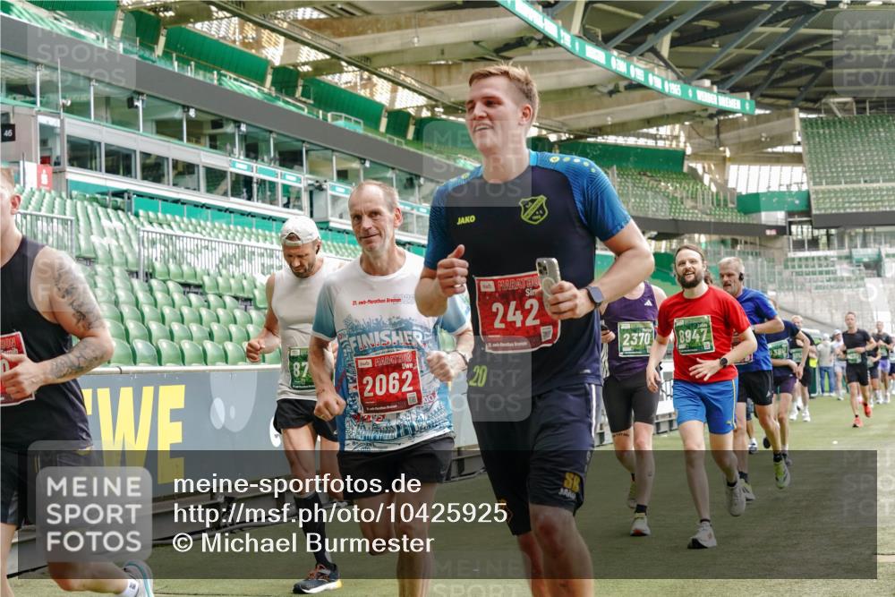 13.09.2026 - 21. swb-Marathon Bremen Michael Burmester http://msf.ph/oto/10425925 13.09.2026 13:02:01 Laufen im Stadion 150, 242, 282, 318, 440, 531, 687, 722, 930, 936, 946, 1006, 1067, 1163, 1250, 1436, 1448, 1582, 1896, 2033, 2047, 2062, 2276, 2292, 2345, 2364, 2370, 2378, 2409, 2427, 2485, 2490, 2491, 2560, 2561, 2627, 2638, 2658, 2666, 2668, 2708, 2779, 2781, 2967, 2987, 3013, 3044, 3114, 3163, 3164, 3173, 3187, 3248, 3258, 3294, 3334, 3372, 3374, 3375, 3385, 3392, 3496, 3524, 3526, 3527, 3576, 3603, 3642, 3667, 3721, 3806, 3852, 3893, 4000, 4506, 4558 meine-sportfotos.de