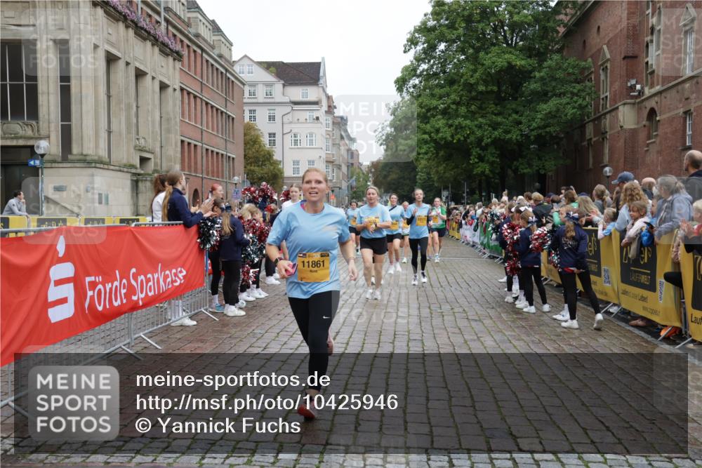 13.09.2026 - Kiel Lauf Yannick Fuchs http://msf.ph/oto/10425946 13.09.2026 09:46:30 Ziel 167, 181, 288, 3361, 6355, 6577, 6857, 7439, 9832, 10177, 10913, 10946, 11316, 11859, 11861, 12173, 12495, 12621, 442, 1415, 2482, 3052, 3954, 4909, 4910, 4918, 5234, 5829, 5855, 5955, 6732, 7015, 7308, 7911, 7924, 8125, 8244, 8611, 8859, 10117, 10203, 10685, 10719, 10898, 11076, 11078, 11316, 2527, 3033, 3035, 3808, 4087, 4906, 6048, 6638, 7190, 7213, 7446, 7675, 7754, 8409, 8887, 8929, 8994, 10322, 12552, 12725, 557, 1418, 2127, 3142, 3301, 5757, 5829, 7911, 7924 meine-sportfotos.de