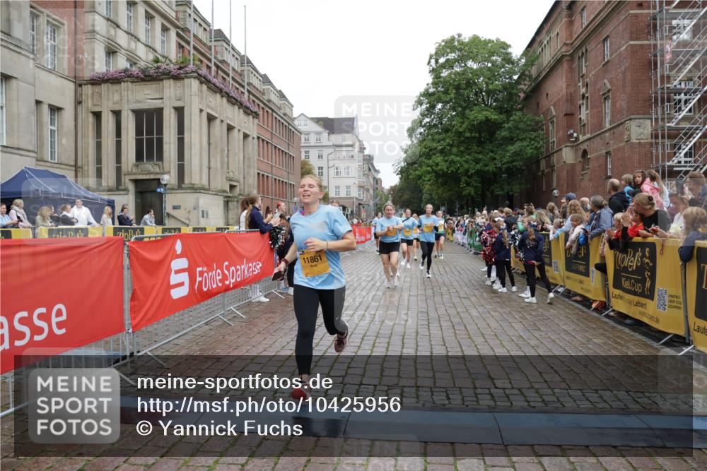 13.09.2026 - Kiel Lauf Yannick Fuchs http://msf.ph/oto/10425956 13.09.2026 09:46:31 Ziel 167, 181, 288, 3361, 6355, 6577, 6857, 7439, 9832, 10177, 10913, 10946, 11859, 11861, 12173, 12495, 12552, 12621, 442, 1415, 2482, 3052, 3954, 4909, 4910, 4918, 5234, 5855, 5955, 6732, 7015, 7308, 7911, 7924, 8125, 8244, 8611, 8859, 10117, 10203, 10685, 10719, 10898, 11076, 11078, 11316, 12495, 2527, 3033, 3035, 3808, 4087, 4906, 6048, 6638, 7190, 7213, 7446, 7675, 7754, 7921, 8409, 8887, 8929, 8994, 10322, 12725, 557, 1418, 2127, 3142, 3301, 5757, 5829, 7911, 7924 meine-sportfotos.de
