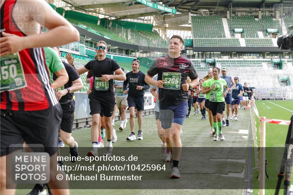 13.09.2026 - 21. swb-Marathon Bremen Michael Burmester http://msf.ph/oto/10425964 13.09.2026 13:24:54 Laufen im Stadion 137, 182, 213, 294, 324, 434, 505, 543, 548, 721, 723, 739, 743, 752, 815, 818, 966, 1273, 1410, 1443, 1459, 1463, 1471, 1491, 1504, 1515, 1561, 1597, 1598, 1830, 1944, 1953, 2058, 2059, 2095, 2211, 2252, 2267, 2271, 2286, 2308, 2312, 2323, 2354, 2445, 2465, 2483, 2495, 2497, 2503, 2506, 2554, 2571, 2591, 2644, 2752, 2762, 2768, 2776, 2833, 2878, 2896, 2936, 2968, 2981, 3005, 3142, 3211, 3259, 3282, 3288, 3289, 3292, 3298, 3306, 3312, 3329, 3364, 3381, 3390, 3395 meine-sportfotos.de