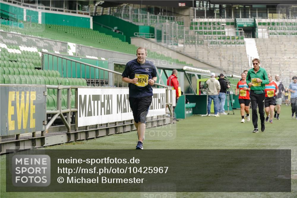 13.09.2026 - 21. swb-Marathon Bremen Michael Burmester http://msf.ph/oto/10425967 13.09.2026 10:48:52 Laufen im Stadion 10264, 10292, 10407, 10413, 10440, 10732, 10754, 10789, 10925, 11104, 11254, 11262, 11423, 11443, 11541, 11663, 11698, 11712, 11851, 11942, 11980, 12083, 12340, 12444, 12471, 12472, 12542, 12561, 10137, 10176, 10191, 10192, 10194, 10202, 10242, 10344, 10430, 10472, 10524, 10568, 10600, 10651, 10679, 10713, 10979, 11050, 11081, 11181, 11200, 11244, 11309, 11367, 11574, 11709, 11760, 11821, 12089, 12153, 12177, 12178 meine-sportfotos.de
