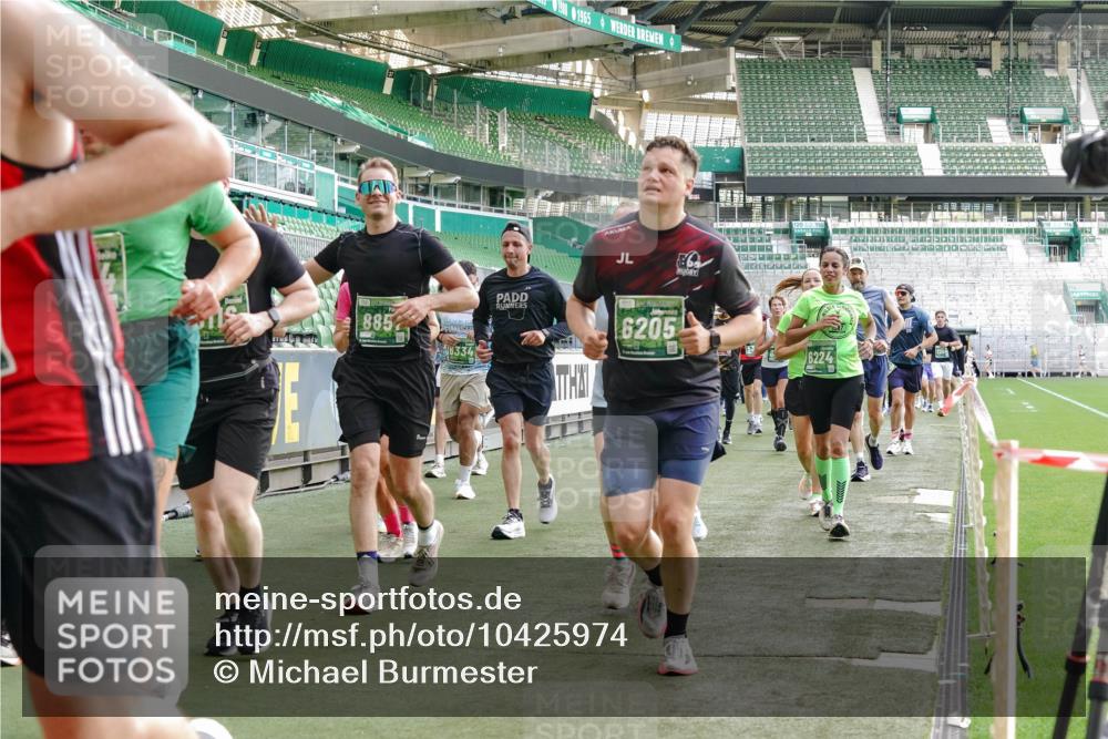 13.09.2026 - 21. swb-Marathon Bremen Michael Burmester http://msf.ph/oto/10425974 13.09.2026 13:24:54 Laufen im Stadion 137, 182, 213, 294, 324, 434, 505, 543, 548, 721, 723, 739, 743, 752, 815, 818, 966, 1273, 1410, 1443, 1459, 1463, 1471, 1491, 1504, 1515, 1561, 1597, 1598, 1830, 1944, 1953, 2058, 2059, 2095, 2211, 2252, 2267, 2271, 2286, 2308, 2312, 2323, 2354, 2445, 2465, 2483, 2495, 2497, 2503, 2506, 2554, 2571, 2591, 2644, 2752, 2762, 2768, 2776, 2833, 2878, 2896, 2936, 2968, 2981, 3005, 3142, 3211, 3259, 3282, 3288, 3289, 3292, 3298, 3306, 3312, 3329, 3364, 3381, 3390, 3395 meine-sportfotos.de