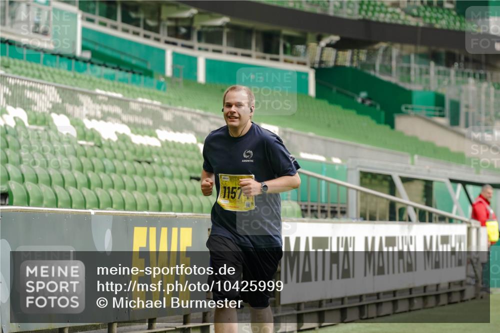 13.09.2026 - 21. swb-Marathon Bremen Michael Burmester http://msf.ph/oto/10425999 13.09.2026 10:48:54 Laufen im Stadion 10264, 10292, 10407, 10413, 10440, 10732, 10754, 10789, 10925, 11104, 11254, 11262, 11423, 11443, 11541, 11663, 11698, 11712, 11851, 11942, 11980, 12083, 12340, 12444, 12471, 12472, 12542, 12561, 10137, 10176, 10191, 10192, 10194, 10202, 10242, 10344, 10430, 10472, 10524, 10568, 10600, 10651, 10679, 10713, 10979, 11050, 11081, 11181, 11200, 11244, 11309, 11367, 11574, 11709, 11760, 11821, 12089, 12153, 12177, 12178 meine-sportfotos.de