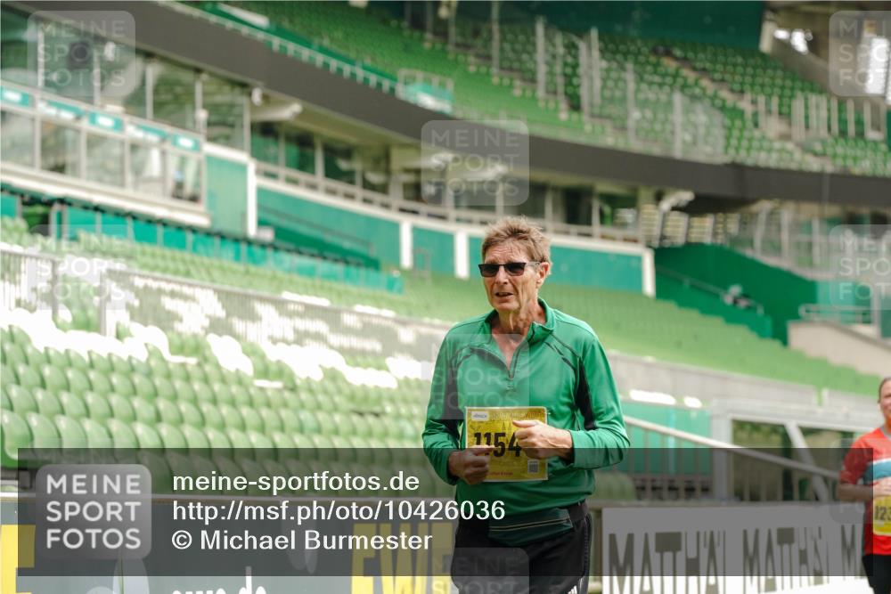13.09.2026 - 21. swb-Marathon Bremen Michael Burmester http://msf.ph/oto/10426036 13.09.2026 10:49:01 Laufen im Stadion 10264, 10292, 10407, 10413, 10440, 10732, 10754, 10789, 10925, 11104, 11254, 11262, 11423, 11443, 11541, 11663, 11698, 11712, 11851, 11942, 11980, 12083, 12340, 12440, 12444, 12471, 12472, 12542, 12561, 10137, 10191, 10192, 10194, 10202, 10242, 10344, 10430, 10472, 10524, 10568, 10600, 10651, 10679, 10713, 10979, 11050, 11081, 11181, 11200, 11244, 11296, 11309, 11367, 11529, 11546, 11574, 11675, 11709, 11760, 11821, 12089, 12153, 12177, 12178 meine-sportfotos.de