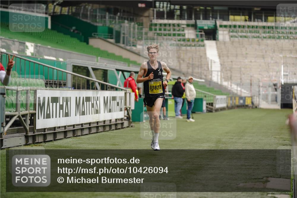 13.09.2026 - 21. swb-Marathon Bremen Michael Burmester http://msf.ph/oto/10426094 13.09.2026 10:14:48 Laufen im Stadion 13525, 13627 meine-sportfotos.de