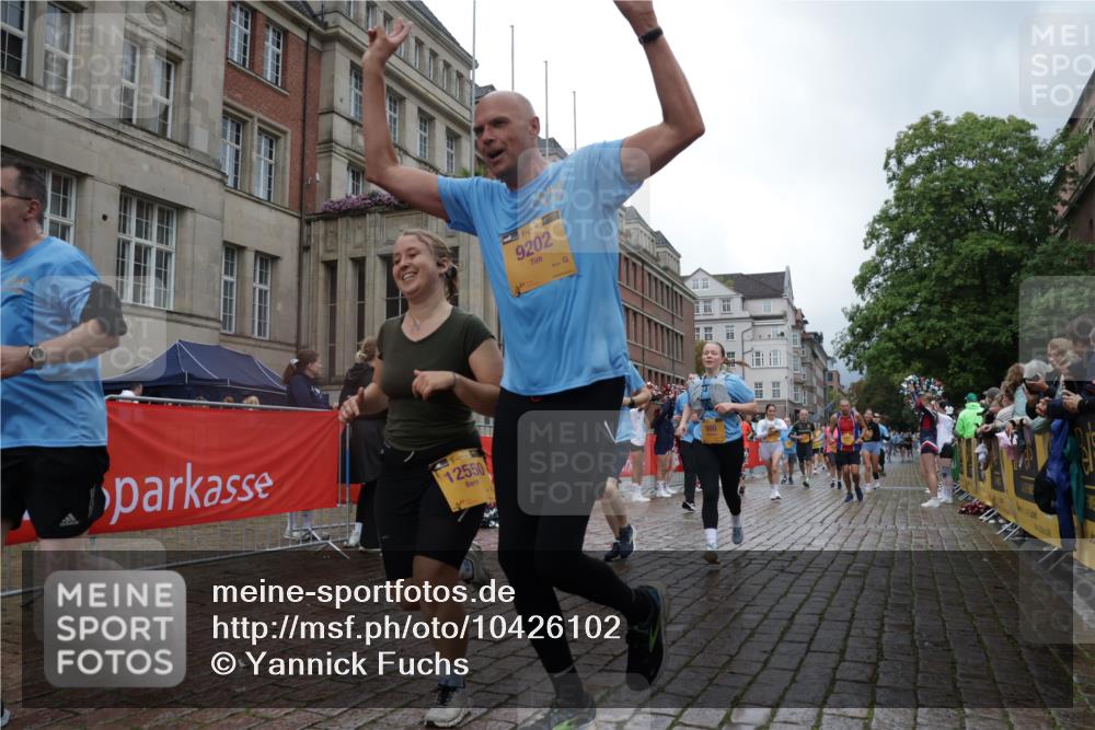 13.09.2026 - Kiel Lauf Yannick Fuchs http://msf.ph/oto/10426102 13.09.2026 11:03:41 Ziel 643, 1505, 1698, 3049, 3155, 5377, 5588, 5820, 6524, 6525, 9331, 9363, 9581, 9955, 12650, 697, 986, 1923, 2254, 2724, 2846, 2878, 2975, 3621, 3744, 4074, 4658, 4757, 4854, 5893, 5998, 6224, 6319, 6341, 6669, 6953, 7282, 7656, 8130, 8136, 8204, 8288, 8782, 8946, 9059, 9063, 9202, 9614, 9819, 10806, 12550, 1089, 1699, 2262, 2807, 2930, 3120, 7205, 7413, 7764, 8107, 9180, 10567, 10856, 11172, 11381, 11930, 12465, 986, 1635, 3621, 3635, 5998, 8782 meine-sportfotos.de