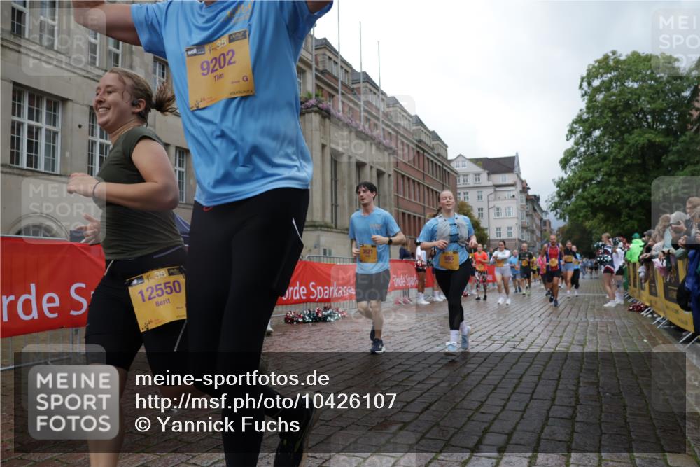 13.09.2026 - Kiel Lauf Yannick Fuchs http://msf.ph/oto/10426107 13.09.2026 11:03:42 Ziel 643, 1505, 1698, 2807, 3049, 3155, 5377, 5588, 5820, 6524, 6525, 9331, 9363, 9581, 9955, 12650, 697, 986, 1923, 2254, 2724, 2846, 2878, 2975, 3155, 3621, 3744, 4074, 4658, 4757, 4854, 5893, 6224, 6319, 6341, 6669, 6953, 7282, 7656, 8130, 8136, 8204, 8288, 8782, 8946, 9059, 9063, 9202, 9363, 9614, 9819, 10806, 12550, 12650, 1089, 1699, 1902, 1906, 2262, 2930, 3120, 7205, 7413, 7764, 8107, 9180, 10567, 10856, 11172, 11381, 11930, 12465, 986, 1635, 3621, 3635, 5998, 8782 meine-sportfotos.de