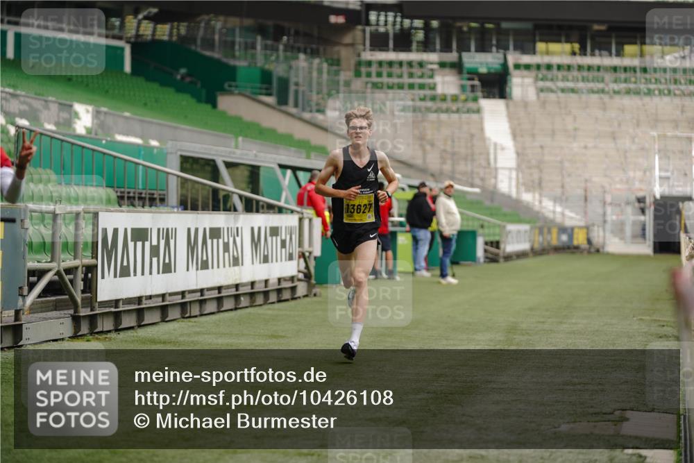 13.09.2026 - 21. swb-Marathon Bremen Michael Burmester http://msf.ph/oto/10426108 13.09.2026 10:14:48 Laufen im Stadion 13525, 13627 meine-sportfotos.de