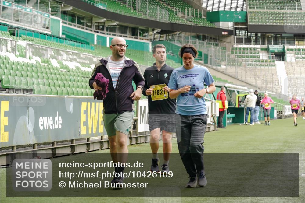 13.09.2026 - 21. swb-Marathon Bremen Michael Burmester http://msf.ph/oto/10426109 13.09.2026 10:49:09 Laufen im Stadion 10264, 10292, 10407, 10413, 10440, 10710, 10732, 10754, 10789, 10925, 11104, 11254, 11262, 11423, 11443, 11541, 11698, 11712, 11851, 11942, 11980, 12083, 12440, 12444, 12471, 12472, 12542, 12561, 10137, 10194, 10202, 10242, 10344, 10430, 10472, 10524, 10568, 10600, 10651, 10679, 10713, 10979, 11050, 11081, 11181, 11200, 11244, 11296, 11309, 11367, 11457, 11529, 11530, 11546, 11574, 11675, 11709, 11760, 11821, 12089, 12153, 12177, 12178 meine-sportfotos.de