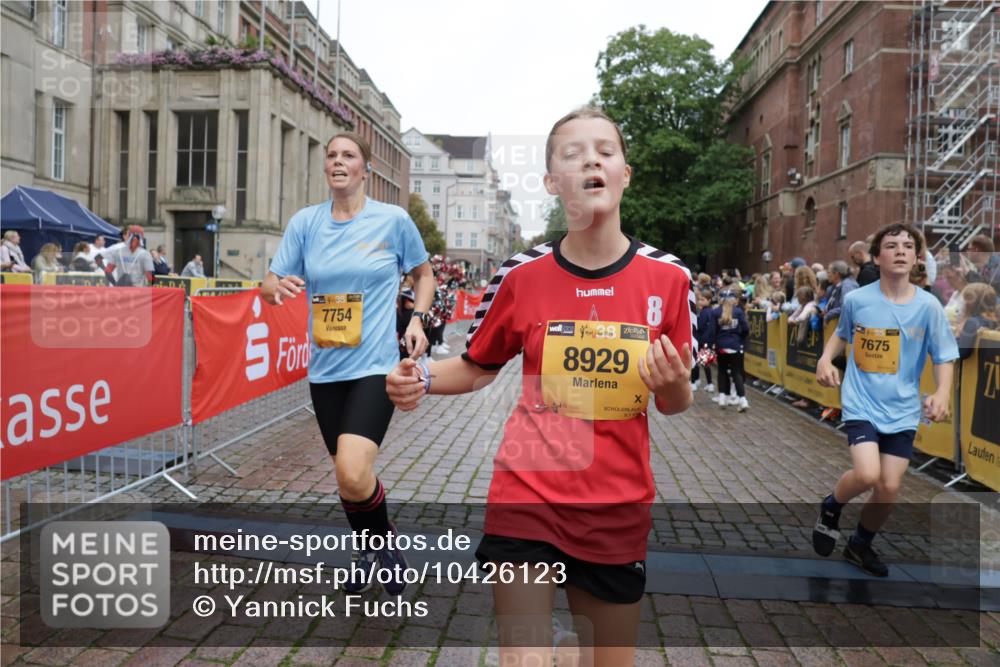 13.09.2026 - Kiel Lauf Yannick Fuchs http://msf.ph/oto/10426123 13.09.2026 09:46:41 Ziel 288, 2527, 3033, 3035, 4906, 6048, 6355, 6577, 7190, 7213, 7439, 7675, 7754, 8409, 8887, 8929, 8994, 10177, 10946, 12173, 12552, 167, 181, 442, 3052, 3361, 3954, 5855, 5955, 6577, 6732, 6857, 7015, 7308, 8125, 9832, 10117, 10685, 10898, 10913, 11076, 11078, 11316, 11859, 11861, 12173, 12495, 12621, 1402, 2718, 2759, 2779, 3808, 4087, 4238, 4940, 5217, 5351, 6074, 6207, 6638, 7446, 7731, 7921, 9141, 9385, 10009, 10301, 10322, 10731, 12622, 12725, 1415, 2482, 4909 meine-sportfotos.de