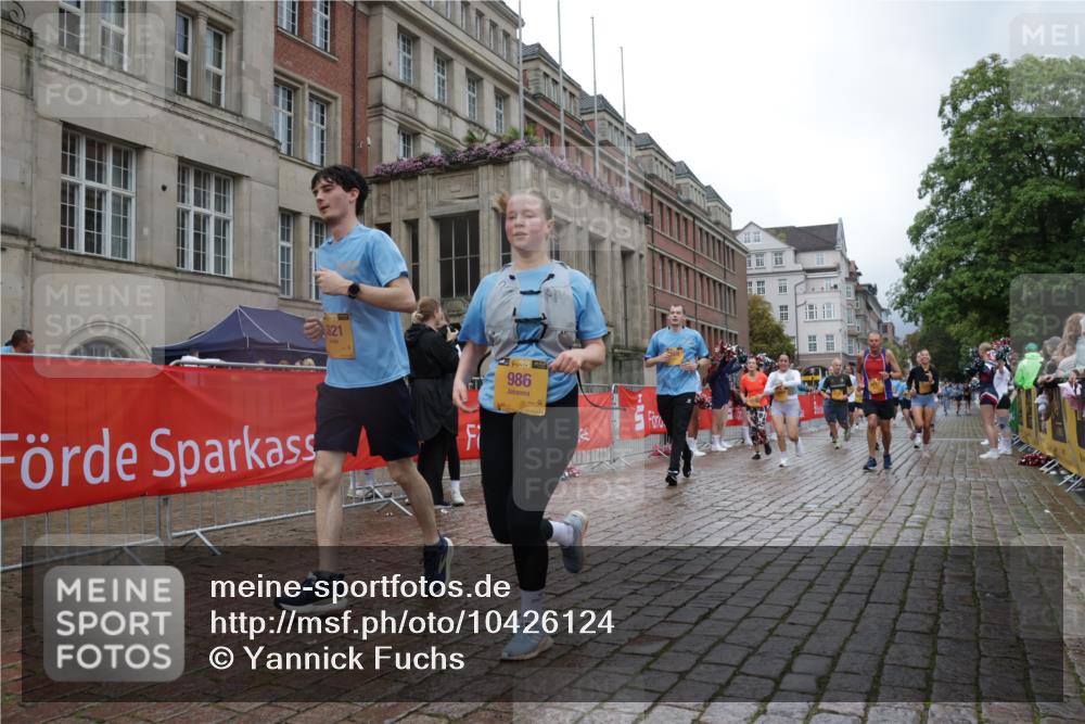 13.09.2026 - Kiel Lauf Yannick Fuchs http://msf.ph/oto/10426124 13.09.2026 11:03:43 Ziel 643, 1505, 1698, 2807, 3049, 5377, 5588, 5820, 6524, 6525, 9331, 9581, 9955, 11172, 697, 986, 1923, 2254, 2724, 2846, 2878, 2975, 3155, 3621, 3744, 4074, 4658, 4757, 4854, 5893, 6224, 6319, 6341, 6669, 6953, 7282, 7656, 8130, 8136, 8204, 8288, 8946, 9059, 9063, 9363, 9614, 9819, 10806, 12650, 1089, 1699, 1902, 1906, 2262, 2930, 3120, 5007, 7205, 7413, 7764, 8107, 9180, 10567, 10856, 11381, 11930, 12465, 986, 1635, 3621, 3635, 5998, 6669, 8782 meine-sportfotos.de