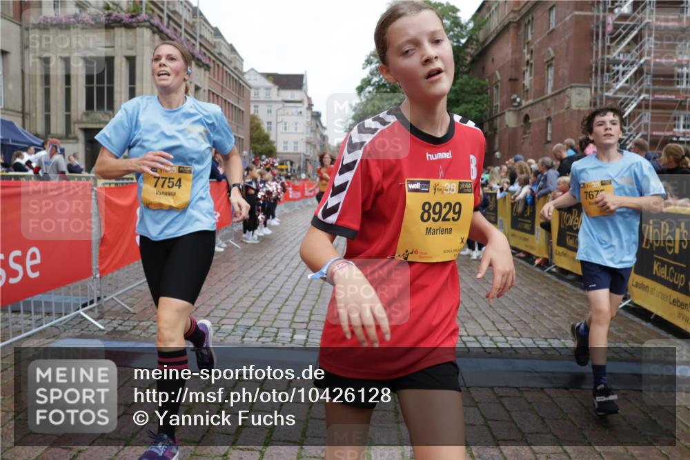 13.09.2026 - Kiel Lauf Yannick Fuchs http://msf.ph/oto/10426128 13.09.2026 09:46:41 Ziel 288, 2527, 3033, 3035, 4906, 6048, 6355, 6577, 7190, 7213, 7439, 7675, 7754, 8409, 8887, 8929, 8994, 10177, 10946, 12173, 12552, 167, 181, 442, 3052, 3361, 3954, 5855, 5955, 6577, 6732, 6857, 7015, 7308, 8125, 9832, 10117, 10685, 10898, 10913, 11076, 11078, 11316, 11859, 11861, 12173, 12495, 12621, 1402, 2718, 2759, 2779, 3808, 4087, 4238, 4940, 5217, 5351, 6074, 6207, 6638, 7446, 7731, 7921, 9141, 9385, 10009, 10301, 10322, 10731, 12622, 12725, 1415, 2482, 4909 meine-sportfotos.de