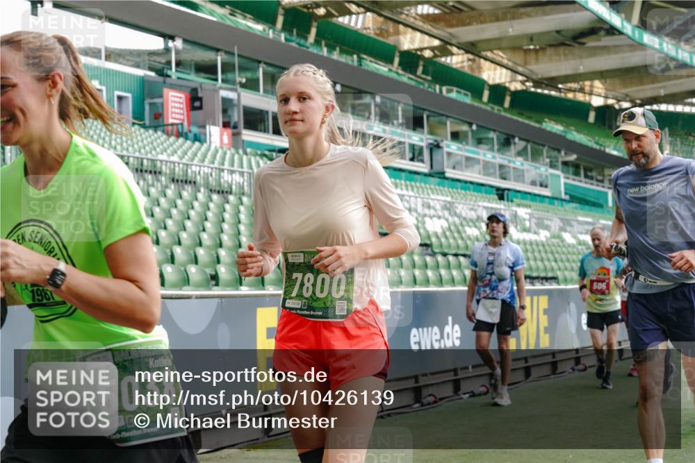 13.09.2026 - 21. swb-Marathon Bremen Michael Burmester http://msf.ph/oto/10426139 13.09.2026 13:24:59 Laufen im Stadion 137, 182, 213, 294, 324, 505, 543, 548, 721, 723, 739, 743, 752, 815, 818, 966, 1273, 1410, 1443, 1459, 1463, 1471, 1491, 1504, 1515, 1561, 1597, 1598, 1830, 1944, 1953, 2058, 2059, 2095, 2211, 2252, 2267, 2271, 2286, 2298, 2308, 2312, 2323, 2354, 2445, 2465, 2483, 2495, 2497, 2503, 2506, 2554, 2571, 2591, 2644, 2752, 2762, 2768, 2776, 2833, 2878, 2896, 2936, 2968, 2981, 3005, 3142, 3211, 3259, 3282, 3288, 3289, 3298, 3306, 3312, 3329, 3364, 3381, 3390, 3395 meine-sportfotos.de