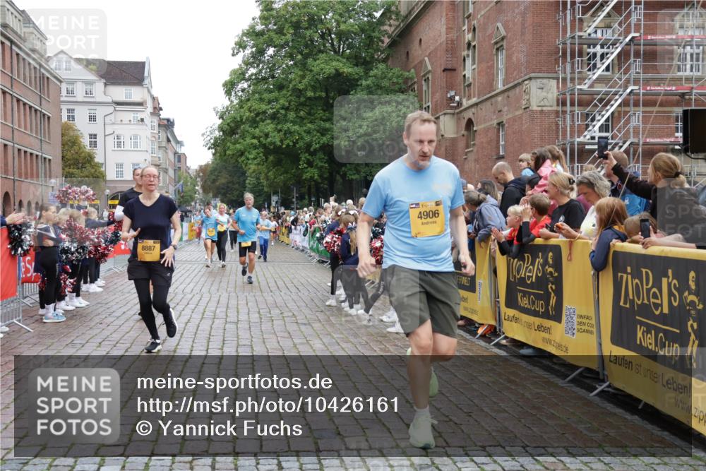 13.09.2026 - Kiel Lauf Yannick Fuchs http://msf.ph/oto/10426161 13.09.2026 09:46:44 Ziel 288, 2527, 3033, 3035, 3808, 4087, 4906, 6048, 6638, 7190, 7213, 7446, 7675, 7754, 8409, 8887, 8929, 8994, 12552, 12725, 167, 181, 442, 3052, 3361, 3954, 5855, 5955, 6355, 6577, 6857, 7015, 7308, 7439, 8125, 9832, 10117, 10177, 10913, 10946, 11076, 11078, 11316, 11859, 11861, 12173, 12495, 12621, 1402, 2718, 2759, 2779, 4238, 4940, 5217, 5351, 6074, 6207, 7731, 7921, 9141, 9385, 10009, 10301, 10322, 10731, 12622, 2482, 8125 meine-sportfotos.de