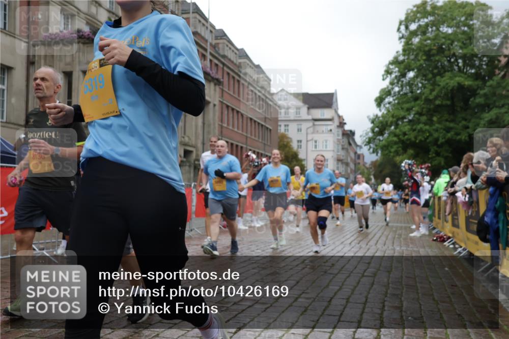 13.09.2026 - Kiel Lauf Yannick Fuchs http://msf.ph/oto/10426169 13.09.2026 11:03:47 Ziel 643, 1089, 1505, 2807, 2930, 3049, 5377, 5588, 5820, 7205, 9331, 9581, 9955, 11172, 11930, 697, 1698, 1923, 2254, 2724, 2846, 2878, 2975, 3155, 3744, 4074, 4658, 4757, 4854, 5893, 6224, 6319, 6341, 6524, 6525, 6953, 7282, 7656, 8130, 8136, 8204, 8288, 8946, 9059, 9063, 9363, 9614, 9819, 10806, 12650, 1699, 1902, 1906, 2262, 3120, 3378, 4936, 5007, 5008, 7413, 7764, 8107, 9180, 10567, 10856, 11381, 12465, 986, 1923, 2975, 3621, 3635, 4757, 5893, 5998, 6319, 6669, 8782 meine-sportfotos.de