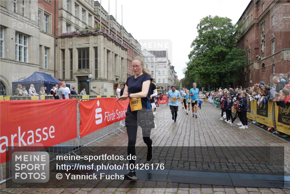 13.09.2026 - Kiel Lauf Yannick Fuchs http://msf.ph/oto/10426176 13.09.2026 09:46:45 Ziel 288, 2527, 3033, 3035, 3808, 4087, 4906, 6048, 6638, 7190, 7213, 7446, 7675, 7754, 8409, 8887, 8929, 8994, 10322, 12552, 12725, 167, 181, 288, 442, 3052, 3361, 3954, 5855, 5955, 6355, 6577, 6857, 7308, 7439, 8125, 9832, 10117, 10177, 10913, 10946, 11316, 11859, 11861, 12173, 12495, 12621, 1402, 2718, 2759, 2779, 4238, 4940, 5217, 5351, 6074, 6207, 7731, 7921, 9141, 9385, 10009, 10301, 10731, 12622, 2482, 3052, 8125 meine-sportfotos.de