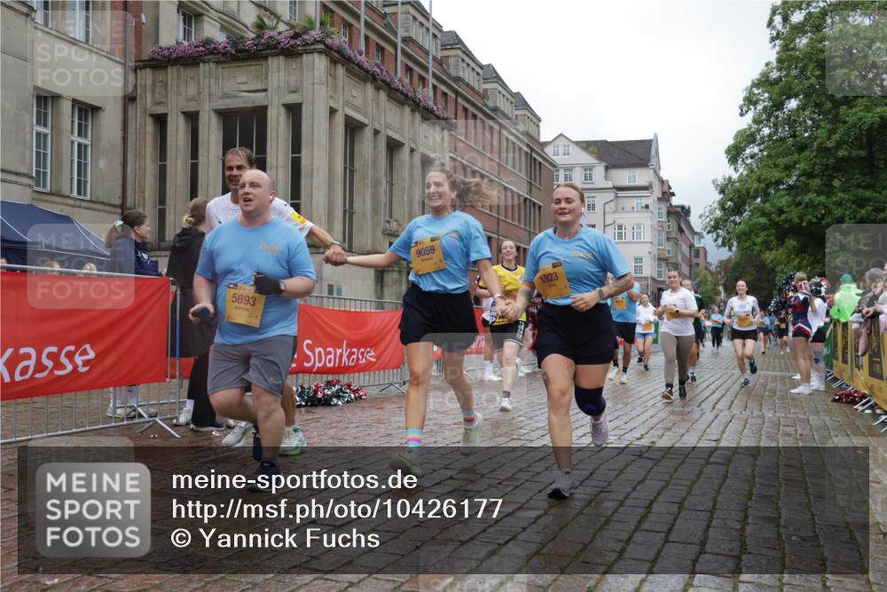 13.09.2026 - Kiel Lauf Yannick Fuchs http://msf.ph/oto/10426177 13.09.2026 11:03:49 Ziel 643, 1089, 1505, 1699, 2262, 2807, 2930, 3049, 5377, 5588, 5820, 7205, 9331, 9581, 9955, 10856, 11172, 11930, 697, 1698, 1923, 2254, 2724, 2846, 2878, 3155, 3744, 4074, 4658, 4854, 5893, 6224, 6341, 6524, 6525, 6953, 7282, 7656, 8136, 8204, 8288, 8946, 9059, 9363, 9614, 10806, 12650, 1902, 1906, 3120, 3378, 4936, 5007, 5008, 7413, 7764, 8107, 9180, 10130, 10567, 11381, 12465, 986, 1923, 2975, 3621, 4757, 5893, 6319, 6669, 8782 meine-sportfotos.de