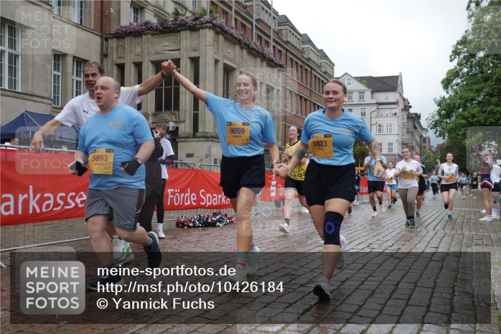 13.09.2026 - Kiel Lauf Yannick Fuchs http://msf.ph/oto/10426184 13.09.2026 11:03:49 Ziel 643, 1089, 1505, 1699, 2262, 2807, 2930, 3049, 5377, 5588, 5820, 7205, 9331, 9581, 9955, 10856, 11172, 11930, 697, 1698, 1923, 2254, 2724, 2846, 2878, 3155, 3744, 4074, 4658, 4854, 5893, 6224, 6341, 6524, 6525, 6953, 7282, 7656, 8136, 8204, 8288, 8946, 9059, 9363, 9614, 10806, 12650, 1902, 1906, 3120, 3378, 4936, 5007, 5008, 7413, 7764, 8107, 9180, 10130, 10567, 11381, 12465, 986, 1923, 2975, 3621, 4757, 5893, 6319, 6669, 8782 meine-sportfotos.de