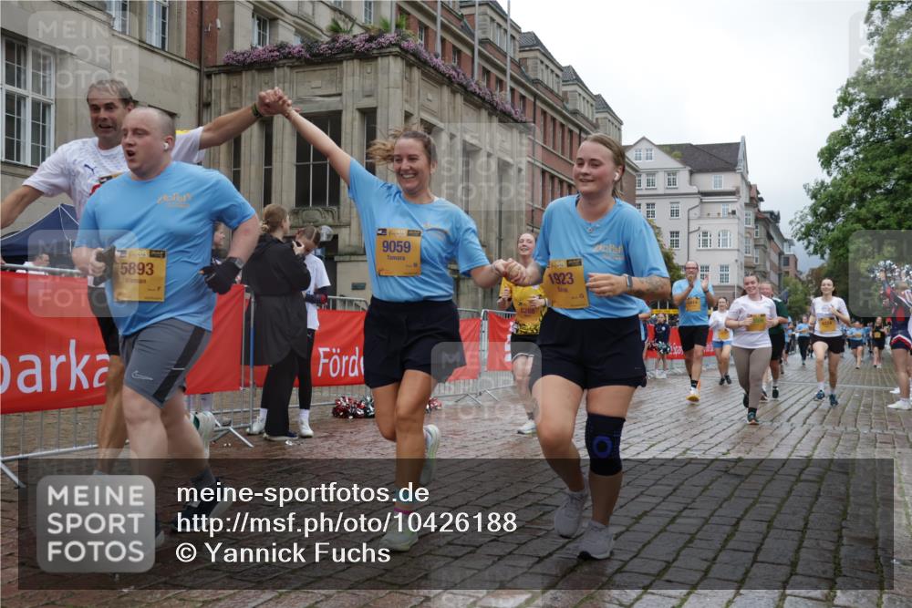 13.09.2026 - Kiel Lauf Yannick Fuchs http://msf.ph/oto/10426188 13.09.2026 11:03:49 Ziel 643, 1089, 1505, 1699, 2262, 2807, 2930, 3049, 5377, 5588, 5820, 7205, 9331, 9581, 9955, 10856, 11172, 11930, 697, 1698, 1923, 2254, 2724, 2846, 2878, 3155, 3744, 4074, 4658, 4854, 5893, 6224, 6341, 6524, 6525, 6953, 7282, 7656, 8136, 8204, 8288, 8946, 9059, 9363, 9614, 10806, 12650, 1902, 1906, 3120, 3378, 4936, 5007, 5008, 7413, 7764, 8107, 9180, 10130, 10567, 11381, 12465, 986, 1923, 2975, 3621, 4757, 5893, 6319, 6669, 8782 meine-sportfotos.de