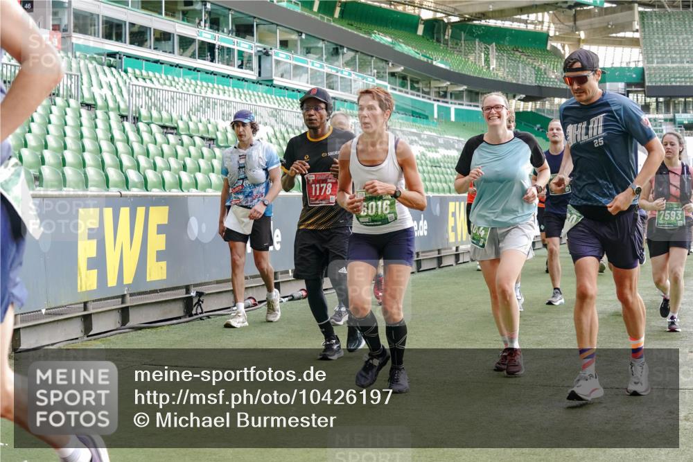 13.09.2026 - 21. swb-Marathon Bremen Michael Burmester http://msf.ph/oto/10426197 13.09.2026 13:25:01 Laufen im Stadion 137, 182, 213, 294, 324, 505, 530, 543, 548, 721, 723, 739, 743, 752, 815, 818, 966, 1273, 1410, 1443, 1459, 1463, 1471, 1491, 1504, 1515, 1561, 1597, 1598, 1744, 1830, 1944, 1953, 2058, 2059, 2095, 2211, 2252, 2267, 2271, 2286, 2298, 2308, 2312, 2323, 2354, 2445, 2465, 2483, 2495, 2497, 2503, 2506, 2554, 2571, 2591, 2644, 2752, 2762, 2768, 2776, 2833, 2878, 2896, 2936, 2981, 3005, 3142, 3211, 3259, 3282, 3288, 3289, 3298, 3306, 3312, 3329, 3364, 3381, 3390, 3395 meine-sportfotos.de