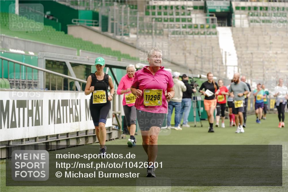 13.09.2026 - 21. swb-Marathon Bremen Michael Burmester http://msf.ph/oto/10426201 13.09.2026 10:49:24 Laufen im Stadion 10292, 10407, 10413, 10440, 10710, 10732, 10754, 10789, 10925, 11031, 11254, 11423, 11541, 11698, 11712, 11780, 11851, 11942, 11980, 12083, 12440, 12471, 12472, 12542, 12561, 10137, 10161, 10194, 10202, 10242, 10344, 10430, 10472, 10524, 10535, 10568, 10600, 10651, 10679, 10713, 10895, 10970, 10979, 11050, 11081, 11181, 11200, 11244, 11296, 11309, 11367, 11457, 11529, 11530, 11546, 11574, 11675, 11709, 11760, 11821, 12089, 12153, 12177, 12178 meine-sportfotos.de