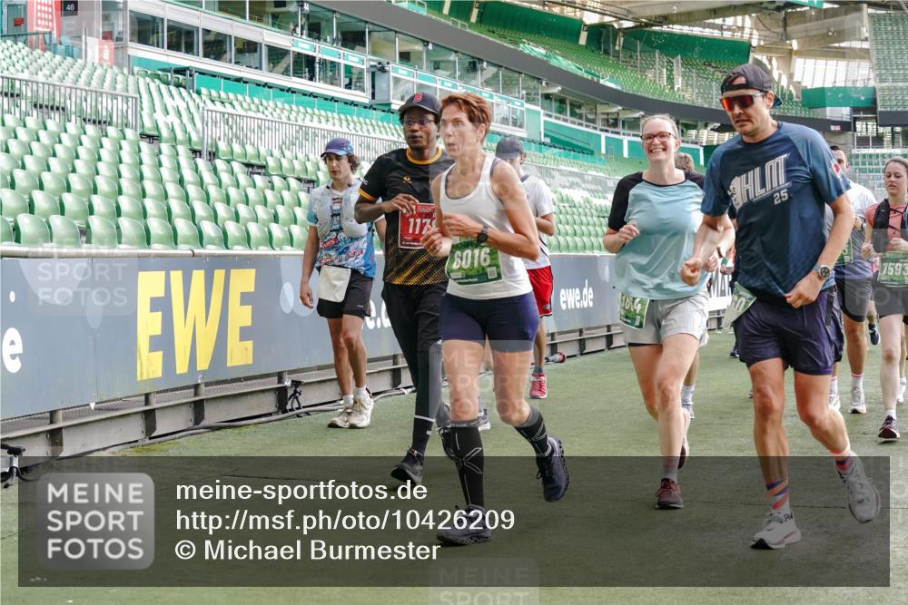13.09.2026 - 21. swb-Marathon Bremen Michael Burmester http://msf.ph/oto/10426209 13.09.2026 13:25:01 Laufen im Stadion 137, 182, 213, 294, 324, 505, 530, 543, 548, 721, 723, 739, 743, 752, 815, 818, 966, 1273, 1410, 1443, 1459, 1463, 1471, 1491, 1504, 1515, 1561, 1597, 1598, 1744, 1830, 1944, 1953, 2058, 2059, 2095, 2211, 2252, 2267, 2271, 2286, 2298, 2308, 2312, 2323, 2354, 2445, 2465, 2483, 2495, 2497, 2503, 2506, 2554, 2571, 2591, 2644, 2752, 2762, 2768, 2776, 2833, 2878, 2896, 2936, 2981, 3005, 3142, 3211, 3259, 3282, 3288, 3289, 3298, 3306, 3312, 3329, 3364, 3381, 3390, 3395 meine-sportfotos.de