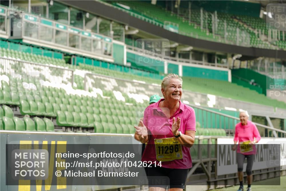13.09.2026 - 21. swb-Marathon Bremen Michael Burmester http://msf.ph/oto/10426214 13.09.2026 10:49:28 Laufen im Stadion 10292, 10407, 10413, 10440, 10667, 10710, 10732, 10754, 10789, 10925, 11031, 11254, 11423, 11541, 11698, 11712, 11780, 11851, 11942, 11980, 12083, 12440, 12471, 12472, 12542, 12561, 10137, 10161, 10194, 10202, 10242, 10344, 10430, 10472, 10524, 10535, 10568, 10600, 10651, 10895, 10970, 10979, 11050, 11081, 11181, 11200, 11244, 11296, 11309, 11367, 11457, 11529, 11530, 11546, 11573, 11574, 11579, 11675, 11709, 11760, 11821, 12089, 12153, 12177, 12178 meine-sportfotos.de