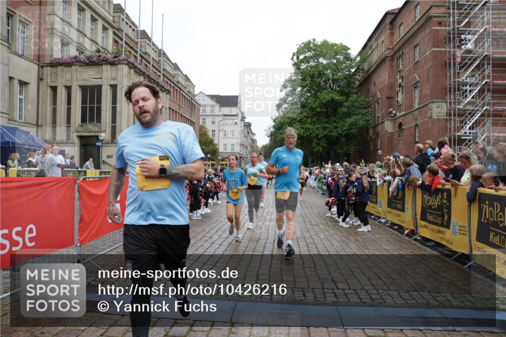 13.09.2026 - Kiel Lauf Yannick Fuchs http://msf.ph/oto/10426216 13.09.2026 09:46:48 Ziel 2527, 2718, 3808, 4087, 4906, 6048, 6638, 7190, 7213, 7446, 7675, 7754, 7921, 8409, 8887, 8994, 9141, 10322, 12725, 167, 181, 288, 442, 3033, 3035, 3052, 3361, 3954, 5855, 5955, 6355, 6577, 6857, 7308, 7439, 7675, 7754, 8929, 9832, 10117, 10177, 10913, 10946, 11316, 11859, 11861, 12173, 12495, 12552, 12621, 1402, 2759, 2779, 4238, 4940, 5217, 5351, 6074, 6207, 7731, 9385, 10009, 10224, 10301, 10731, 10742, 10744, 11862, 12622, 442, 3052, 3954, 5855, 8125 meine-sportfotos.de