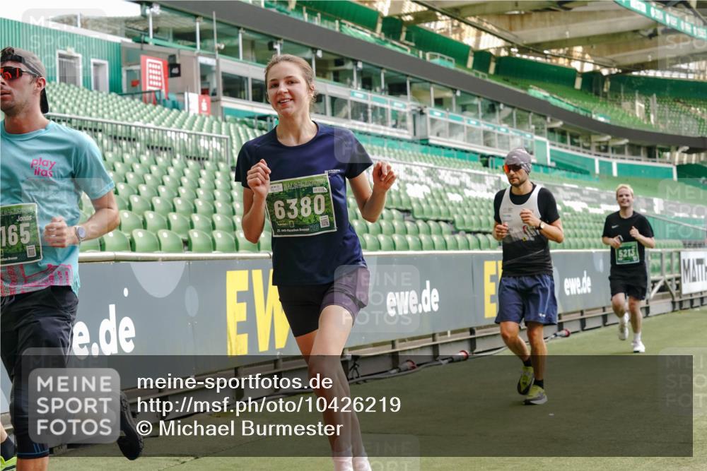 13.09.2026 - 21. swb-Marathon Bremen Michael Burmester http://msf.ph/oto/10426219 13.09.2026 13:02:06 Laufen im Stadion 150, 242, 282, 318, 440, 531, 687, 722, 930, 936, 946, 1006, 1067, 1163, 1250, 1436, 1448, 1582, 1896, 2033, 2047, 2062, 2276, 2292, 2345, 2364, 2370, 2378, 2409, 2421, 2485, 2490, 2491, 2560, 2561, 2627, 2638, 2658, 2666, 2668, 2779, 2781, 2967, 2987, 3013, 3044, 3114, 3163, 3164, 3187, 3248, 3258, 3294, 3334, 3372, 3374, 3375, 3385, 3392, 3496, 3524, 3526, 3527, 3576, 3585, 3603, 3642, 3667, 3721, 3806, 3852, 3893, 3938, 3983, 4000, 4133, 4506, 4558 meine-sportfotos.de