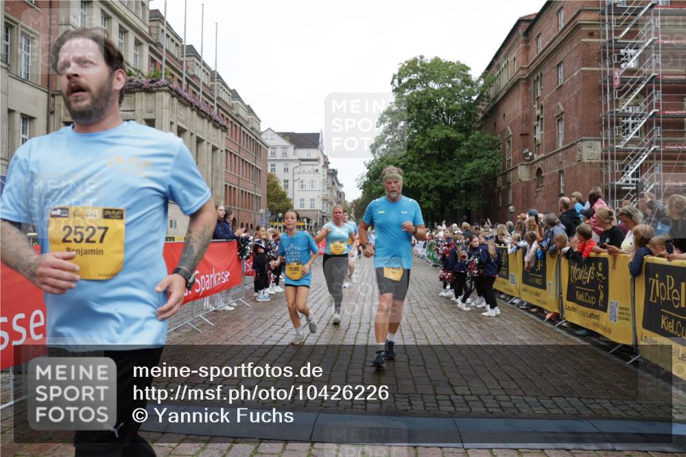 13.09.2026 - Kiel Lauf Yannick Fuchs http://msf.ph/oto/10426226 13.09.2026 09:46:48 Ziel 2527, 2718, 3808, 4087, 4906, 6048, 6638, 7190, 7213, 7446, 7675, 7754, 7921, 8409, 8887, 8994, 9141, 10322, 12725, 167, 181, 288, 442, 3033, 3035, 3052, 3361, 3954, 5855, 5955, 6355, 6577, 6857, 7308, 7439, 7675, 7754, 8929, 9832, 10117, 10177, 10913, 10946, 11316, 11859, 11861, 12173, 12495, 12552, 12621, 1402, 2759, 2779, 4238, 4940, 5217, 5351, 6074, 6207, 7731, 9385, 10009, 10224, 10301, 10731, 10742, 10744, 11862, 12622, 442, 3052, 3954, 5855, 8125 meine-sportfotos.de