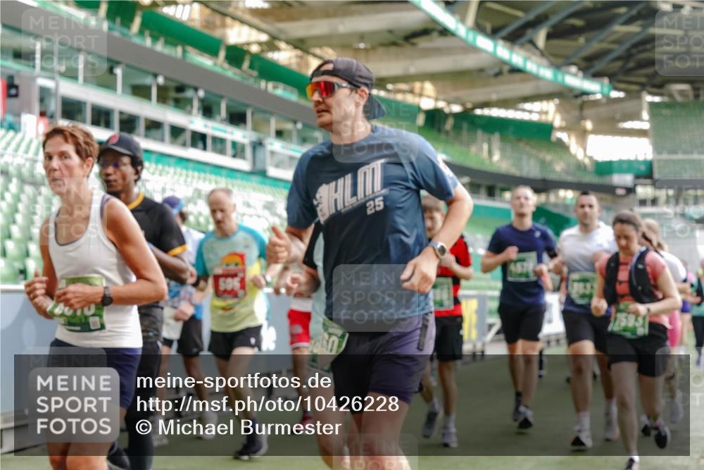 13.09.2026 - 21. swb-Marathon Bremen Michael Burmester http://msf.ph/oto/10426228 13.09.2026 13:25:02 Laufen im Stadion 137, 182, 213, 294, 324, 505, 530, 543, 548, 721, 723, 739, 743, 752, 815, 818, 966, 1273, 1410, 1443, 1459, 1463, 1471, 1491, 1504, 1515, 1561, 1597, 1598, 1744, 1830, 1944, 1953, 2058, 2059, 2095, 2211, 2252, 2267, 2271, 2286, 2298, 2308, 2312, 2323, 2354, 2445, 2465, 2483, 2495, 2497, 2503, 2506, 2554, 2571, 2591, 2644, 2752, 2762, 2768, 2776, 2833, 2878, 2896, 2936, 2981, 3005, 3142, 3211, 3259, 3288, 3289, 3298, 3306, 3312, 3329, 3364, 3381, 3390 meine-sportfotos.de