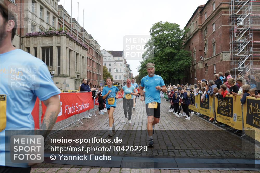 13.09.2026 - Kiel Lauf Yannick Fuchs http://msf.ph/oto/10426229 13.09.2026 09:46:48 Ziel 2527, 2718, 3808, 4087, 4906, 6048, 6638, 7190, 7213, 7446, 7675, 7754, 7921, 8409, 8887, 8994, 9141, 10322, 12725, 167, 181, 288, 442, 3033, 3035, 3052, 3361, 3954, 5855, 5955, 6355, 6577, 6857, 7308, 7439, 7675, 7754, 8929, 9832, 10117, 10177, 10913, 10946, 11316, 11859, 11861, 12173, 12495, 12552, 12621, 1402, 2759, 2779, 4238, 4940, 5217, 5351, 6074, 6207, 7731, 9385, 10009, 10224, 10301, 10731, 10742, 10744, 11862, 12622, 442, 3052, 3954, 5855, 8125 meine-sportfotos.de