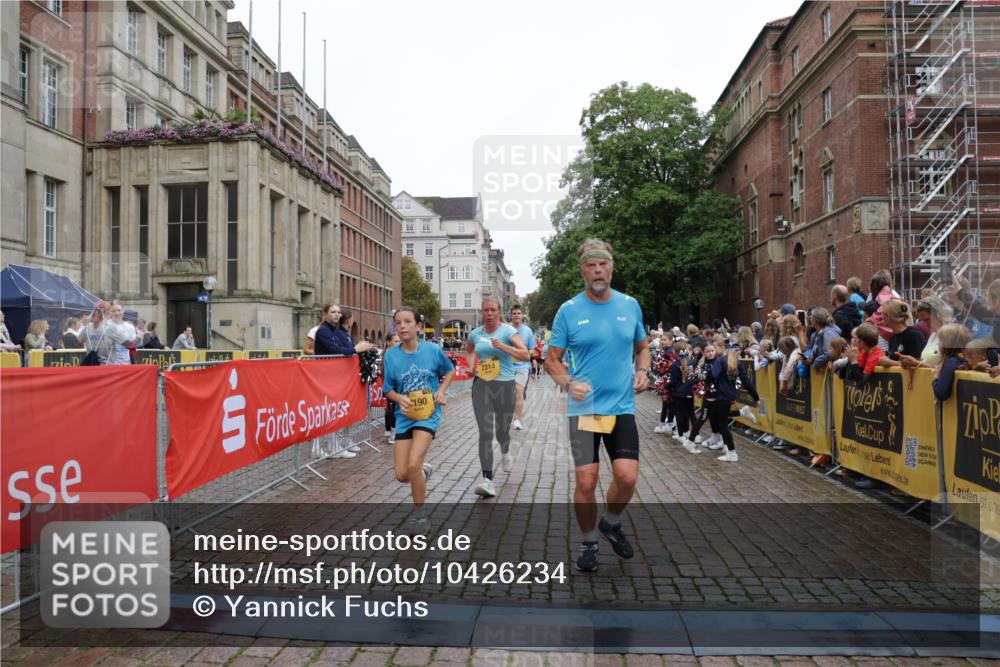 13.09.2026 - Kiel Lauf Yannick Fuchs http://msf.ph/oto/10426234 13.09.2026 09:46:48 Ziel 2527, 2718, 3808, 4087, 4906, 6048, 6638, 7190, 7213, 7446, 7675, 7754, 7921, 8409, 8887, 8994, 9141, 10322, 12725, 167, 181, 288, 442, 3033, 3035, 3052, 3361, 3954, 5855, 5955, 6355, 6577, 6857, 7308, 7439, 7675, 7754, 8929, 9832, 10117, 10177, 10913, 10946, 11316, 11859, 11861, 12173, 12495, 12552, 12621, 1402, 2759, 2779, 4238, 4940, 5217, 5351, 6074, 6207, 7731, 9385, 10009, 10224, 10301, 10731, 10742, 10744, 11862, 12622, 442, 3052, 3954, 5855, 8125 meine-sportfotos.de