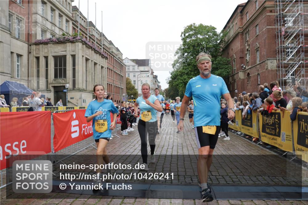 13.09.2026 - Kiel Lauf Yannick Fuchs http://msf.ph/oto/10426241 13.09.2026 09:46:49 Ziel 2527, 2718, 3808, 4087, 4906, 6048, 6207, 6638, 7190, 7213, 7446, 7921, 8409, 8887, 8994, 9141, 10322, 12725, 167, 181, 288, 442, 3033, 3035, 3361, 3954, 5855, 5955, 6355, 6577, 6857, 7308, 7439, 7675, 7754, 8929, 9832, 10117, 10177, 10913, 10946, 11316, 11859, 11861, 12173, 12495, 12552, 12621, 1402, 2759, 2779, 4238, 4940, 5217, 5351, 6074, 7461, 7731, 9385, 10009, 10224, 10301, 10731, 10742, 10744, 11862, 12622, 442, 3052, 3954, 5855, 8125 meine-sportfotos.de