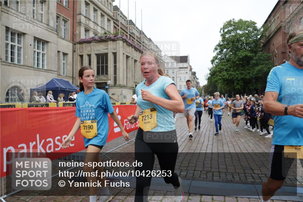 13.09.2026 - Kiel Lauf Yannick Fuchs http://msf.ph/oto/10426253 13.09.2026 09:46:49 Ziel 2527, 2718, 3808, 4087, 4906, 6048, 6207, 6638, 7190, 7213, 7446, 7921, 8409, 8887, 8994, 9141, 10322, 12725, 167, 181, 288, 442, 3033, 3035, 3361, 3954, 5855, 5955, 6355, 6577, 6857, 7308, 7439, 7675, 7754, 8929, 9832, 10117, 10177, 10913, 10946, 11316, 11859, 11861, 12173, 12495, 12552, 12621, 1402, 2759, 2779, 4238, 4940, 5217, 5351, 6074, 7461, 7731, 9385, 10009, 10224, 10301, 10731, 10742, 10744, 11862, 12622, 442, 3052, 3954, 5855, 8125 meine-sportfotos.de