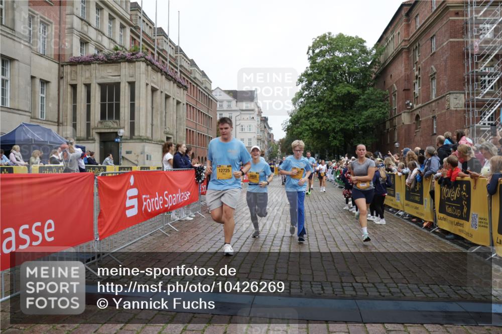 13.09.2026 - Kiel Lauf Yannick Fuchs http://msf.ph/oto/10426269 13.09.2026 09:46:50 Ziel 2527, 2718, 3808, 4087, 4906, 6048, 6207, 6638, 7190, 7213, 7446, 7921, 8409, 8887, 8994, 9141, 10322, 10731, 12725, 167, 181, 288, 442, 3033, 3035, 3361, 3954, 5955, 6048, 6355, 6577, 6857, 7439, 7675, 7754, 8929, 9832, 10117, 10177, 10913, 10946, 11316, 11859, 11861, 12173, 12495, 12552, 12621, 1402, 2759, 2779, 4238, 4940, 5217, 5351, 6074, 7461, 7731, 9385, 10009, 10224, 10301, 10742, 10744, 11862, 11964, 12622, 442, 3052, 3954, 5855, 8125 meine-sportfotos.de