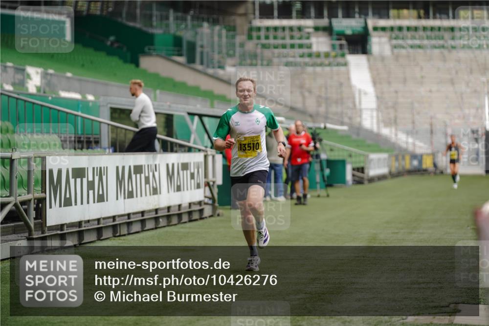 13.09.2026 - 21. swb-Marathon Bremen Michael Burmester http://msf.ph/oto/10426276 13.09.2026 10:16:20 Laufen im Stadion 10597, 12272, 13501, 13510, 13515, 13517, 13525, 13542, 13547, 13567, 13579, 13623, 13627, 13635 meine-sportfotos.de