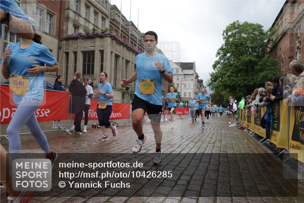 13.09.2026 - Kiel Lauf Yannick Fuchs http://msf.ph/oto/10426285 13.09.2026 11:04:01 Ziel 1699, 1902, 1906, 2262, 2930, 3120, 3378, 5007, 5008, 7205, 7413, 7764, 8107, 9180, 10567, 10856, 11381, 12465, 643, 1089, 1505, 1698, 2724, 2807, 3049, 3155, 3744, 4074, 4854, 5377, 5588, 5820, 6341, 6524, 6525, 6953, 8946, 9331, 9363, 9581, 9955, 11172, 11930, 12650, 460, 978, 1204, 1316, 2062, 2654, 3195, 3336, 3961, 3963, 4936, 5806, 6092, 6310, 7016, 7451, 8835, 10130, 10776, 11151, 11152, 11856, 697, 2846, 2878, 4074, 4658 meine-sportfotos.de