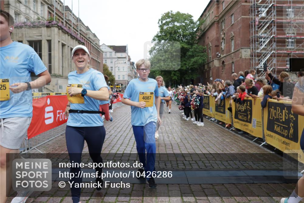 13.09.2026 - Kiel Lauf Yannick Fuchs http://msf.ph/oto/10426286 13.09.2026 09:46:52 Ziel 1402, 2527, 2718, 2779, 3808, 4087, 6207, 6638, 7190, 7213, 7446, 7921, 8409, 8887, 8994, 9141, 9385, 10301, 10322, 10731, 12725, 167, 181, 288, 3033, 3035, 3361, 4906, 6048, 6355, 6577, 6857, 7439, 7675, 7754, 8887, 8929, 9832, 10117, 10177, 10913, 10946, 11316, 11859, 11861, 12173, 12495, 12552, 12621, 2587, 2759, 4238, 4940, 5217, 5351, 6074, 7461, 7731, 9091, 10009, 10224, 10742, 10744, 11862, 11964, 12622, 442, 3052, 3954, 5855, 8125 meine-sportfotos.de