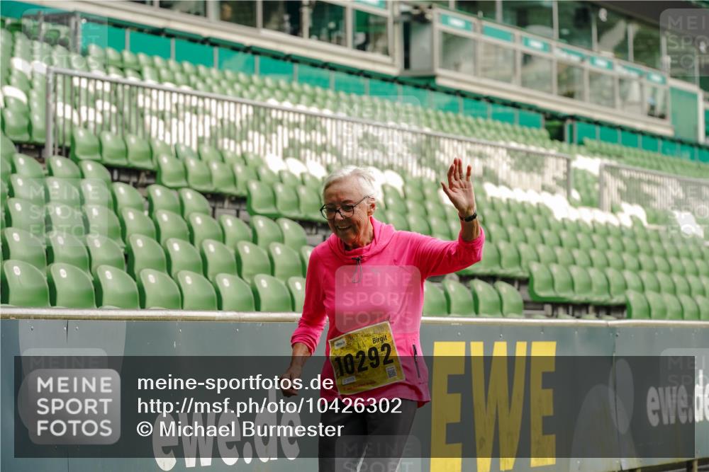 13.09.2026 - 21. swb-Marathon Bremen Michael Burmester http://msf.ph/oto/10426302 13.09.2026 10:49:34 Laufen im Stadion 10292, 10407, 10413, 10440, 10627, 10667, 10710, 10754, 10789, 10925, 11031, 11254, 11266, 11541, 11712, 11780, 11851, 11942, 11980, 12083, 12440, 12471, 12542, 12561, 10137, 10161, 10194, 10202, 10242, 10344, 10430, 10472, 10524, 10535, 10568, 10600, 10651, 10895, 10933, 10970, 10979, 11050, 11181, 11200, 11244, 11296, 11309, 11367, 11457, 11529, 11530, 11546, 11573, 11574, 11579, 11639, 11675, 11709, 11760, 11821, 12089, 12153, 12177, 12178 meine-sportfotos.de