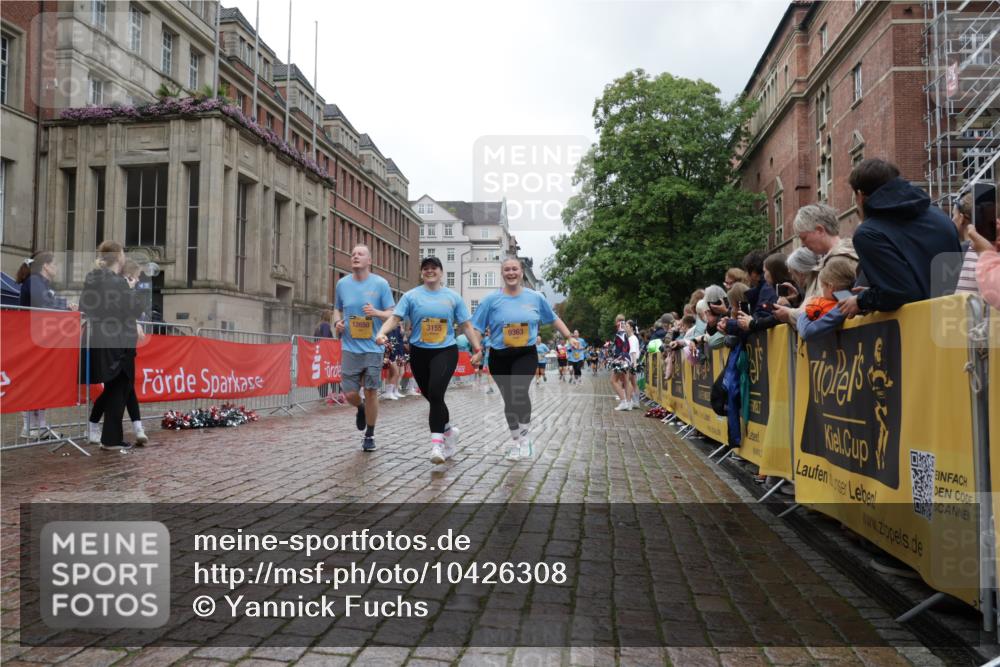 13.09.2026 - Kiel Lauf Yannick Fuchs http://msf.ph/oto/10426308 13.09.2026 11:04:05 Ziel 978, 1902, 1906, 3120, 3378, 4936, 5007, 5008, 7413, 7764, 8107, 9180, 10130, 10567, 11381, 12465, 643, 1089, 1505, 1698, 1699, 2262, 2807, 2930, 3049, 3155, 5377, 5588, 5820, 6524, 6525, 7205, 7413, 9180, 9331, 9363, 9581, 9955, 10856, 11172, 11930, 12650, 460, 1204, 1316, 2062, 2654, 2750, 3140, 3141, 3195, 3336, 3961, 3963, 5806, 6010, 6092, 6310, 6962, 6963, 7016, 7451, 7686, 8835, 9806, 10776, 11050, 11151, 11152, 11856, 2846, 4074 meine-sportfotos.de