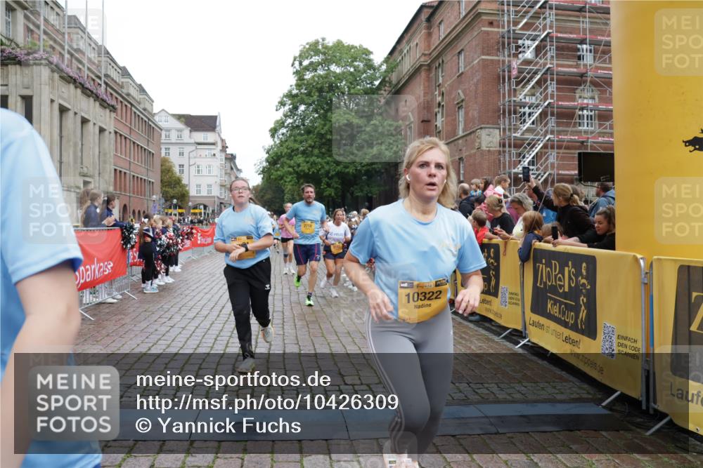 13.09.2026 - Kiel Lauf Yannick Fuchs http://msf.ph/oto/10426309 13.09.2026 09:46:53 Ziel 1402, 2527, 2718, 2779, 3808, 4087, 4238, 6074, 6207, 6638, 7190, 7213, 7446, 7731, 7921, 8409, 8994, 9141, 9385, 10301, 10322, 10731, 12622, 12725, 167, 181, 288, 3033, 3035, 3361, 4906, 6048, 6355, 6577, 6857, 7439, 7675, 7754, 8887, 8929, 8994, 9832, 10117, 10177, 10913, 10946, 11316, 11859, 11861, 12173, 12495, 12552, 12621, 1235, 2587, 2759, 4940, 5217, 5351, 7461, 9091, 10009, 10076, 10224, 10742, 10744, 11862, 11964, 442, 3052, 3954, 5855, 8125 meine-sportfotos.de