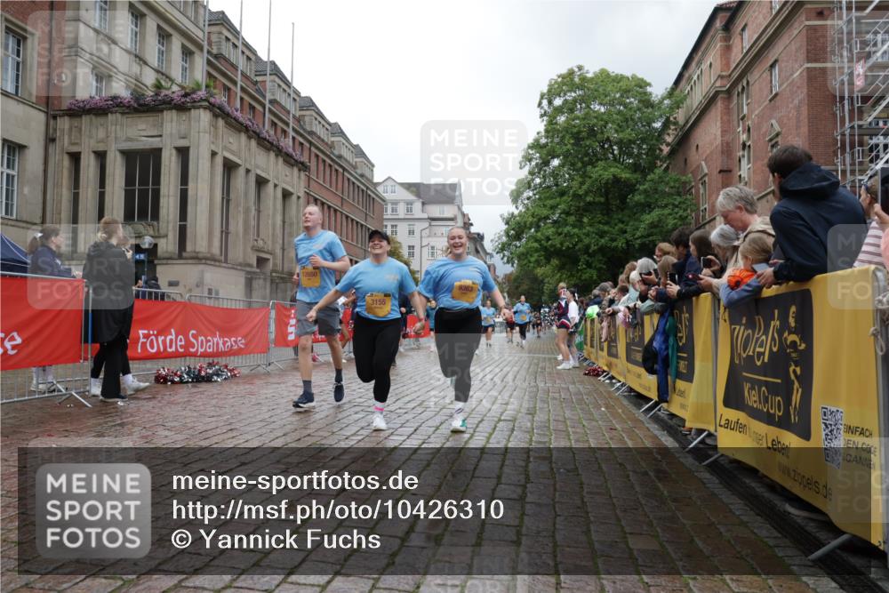 13.09.2026 - Kiel Lauf Yannick Fuchs http://msf.ph/oto/10426310 13.09.2026 11:04:05 Ziel 978, 1902, 1906, 3120, 3378, 4936, 5007, 5008, 7413, 7764, 8107, 9180, 10130, 10567, 11381, 12465, 643, 1089, 1505, 1698, 1699, 2262, 2807, 2930, 3049, 3155, 5377, 5588, 5820, 6524, 6525, 7205, 7413, 9180, 9331, 9363, 9581, 9955, 10856, 11172, 11930, 12650, 460, 1204, 1316, 2062, 2654, 2750, 3140, 3141, 3195, 3336, 3961, 3963, 5806, 6010, 6092, 6310, 6962, 6963, 7016, 7451, 7686, 8835, 9806, 10776, 11050, 11151, 11152, 11856, 2846, 4074 meine-sportfotos.de