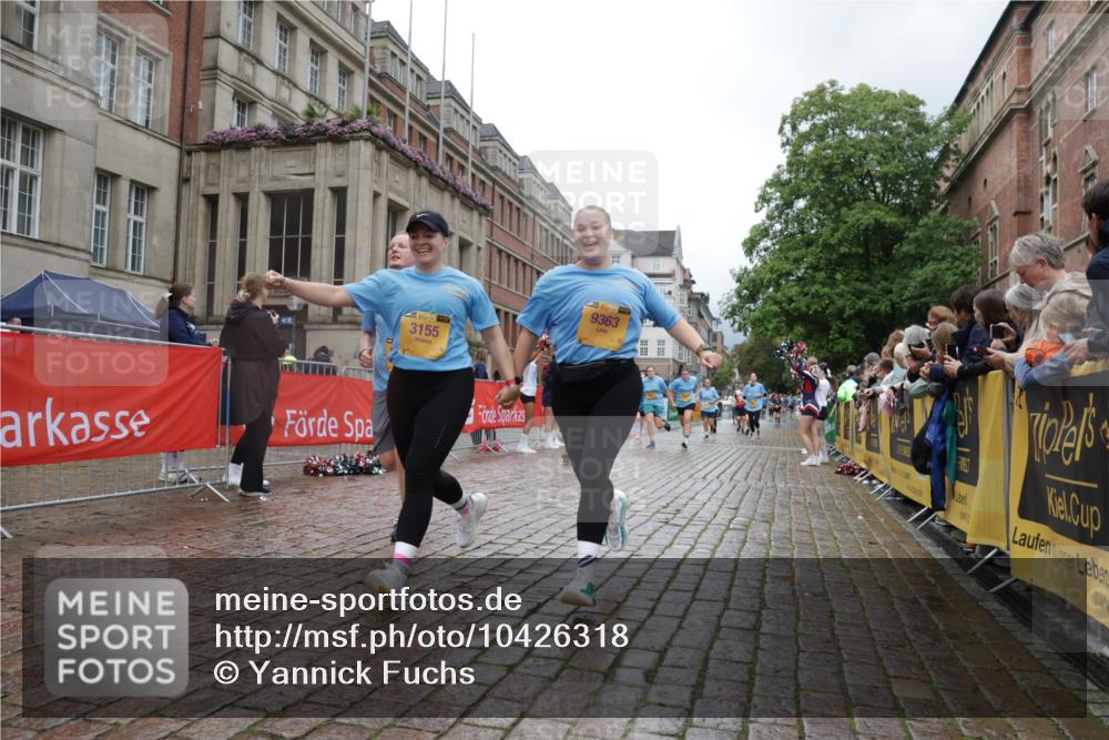 13.09.2026 - Kiel Lauf Yannick Fuchs http://msf.ph/oto/10426318 13.09.2026 11:04:05 Ziel 978, 1902, 1906, 3120, 3378, 4936, 5007, 5008, 7413, 7764, 8107, 9180, 10130, 10567, 11381, 12465, 643, 1089, 1505, 1698, 1699, 2262, 2807, 2930, 3049, 3155, 5377, 5588, 5820, 6524, 6525, 7205, 7413, 9180, 9331, 9363, 9581, 9955, 10856, 11172, 11930, 12650, 460, 1204, 1316, 2062, 2654, 2750, 3140, 3141, 3195, 3336, 3961, 3963, 5806, 6010, 6092, 6310, 6962, 6963, 7016, 7451, 7686, 8835, 9806, 10776, 11050, 11151, 11152, 11856, 2846, 4074 meine-sportfotos.de
